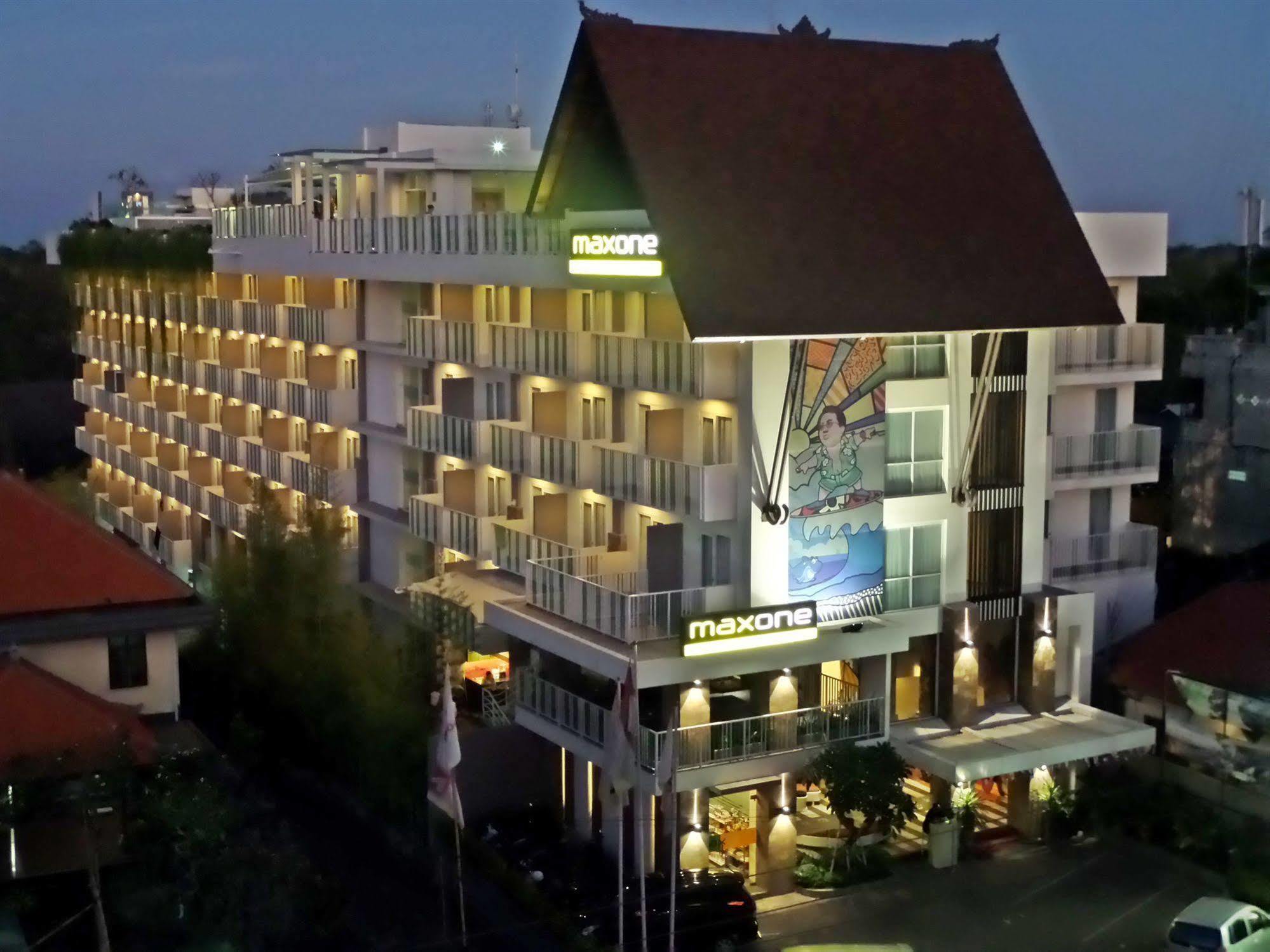 Maxonehotels At Bukit Jimbaran Kültér fotó